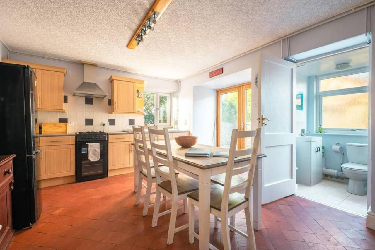 Cosy Welsh Cottage In St Davids Centre With Garden Esterno foto